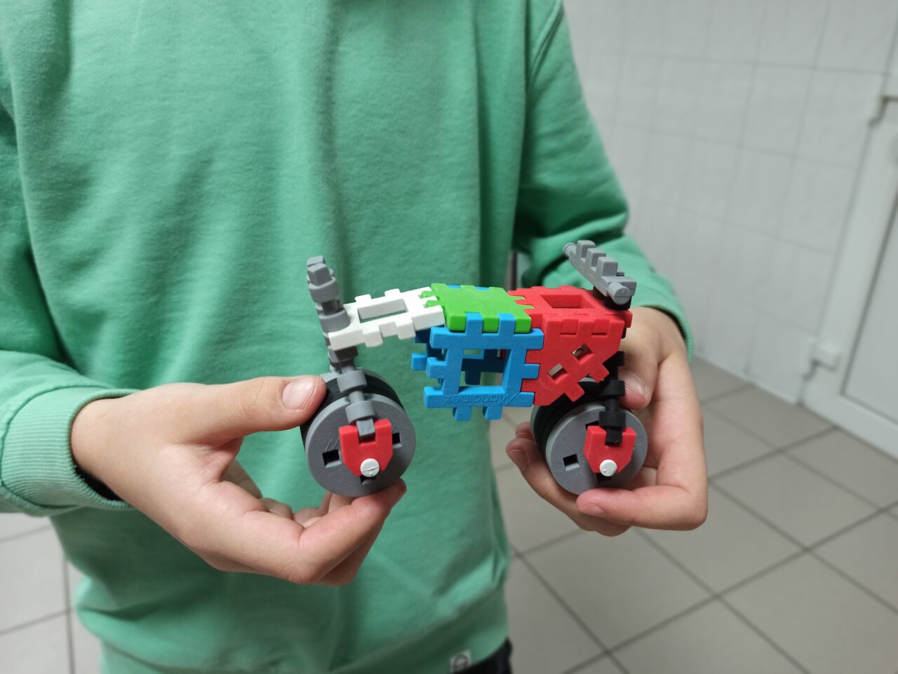 1675368340589